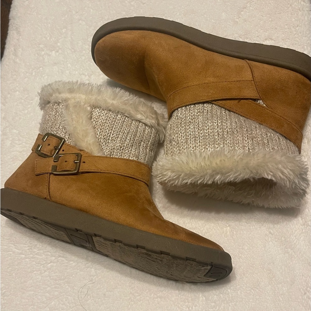 Life Stride Tan casual Ankle snow winters Boots with Cream Accents size 7 - Picture 3 of 13